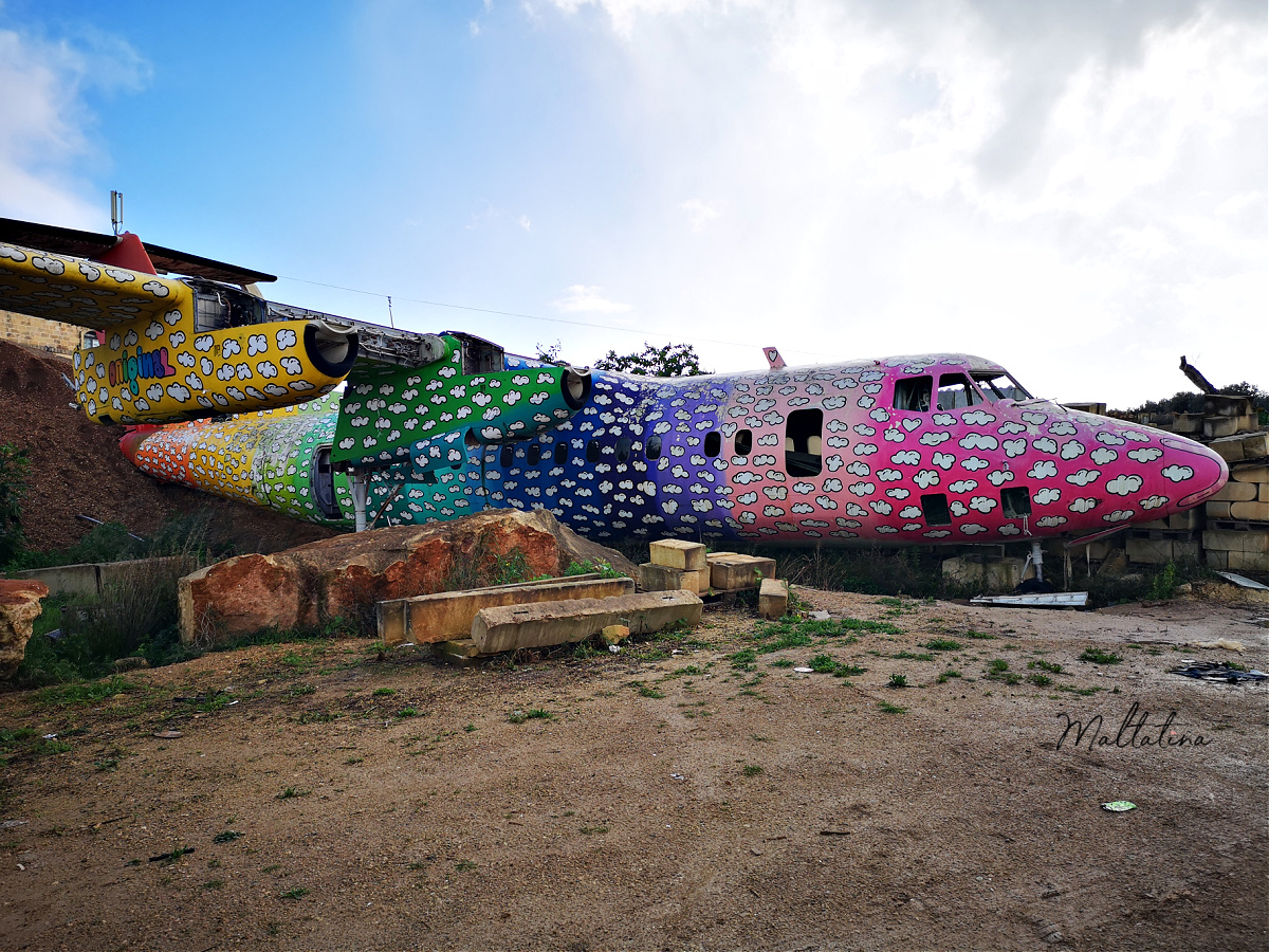 The Rainbow Aircraft In Montekristo Estate - Maltatina